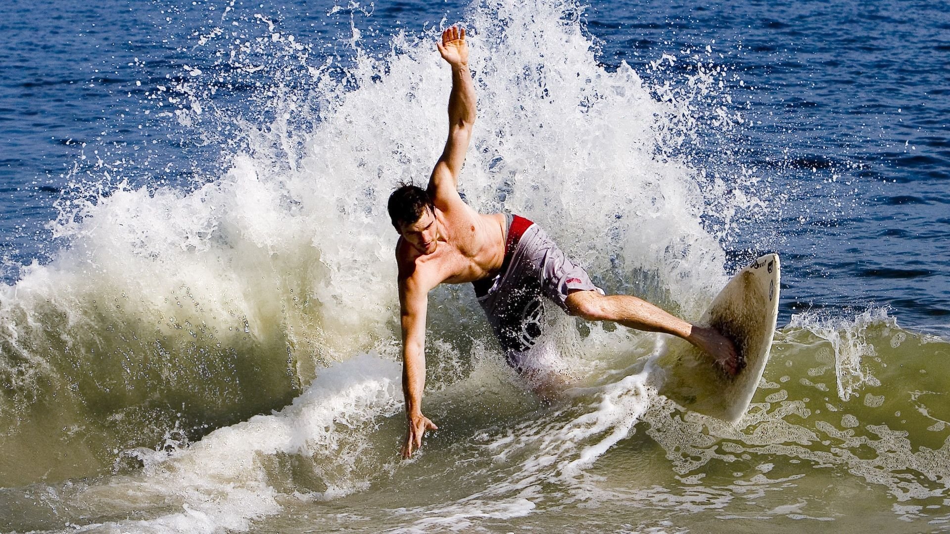 羽毛球男单八强出炉，中国两将入围，羽毛球男单2021